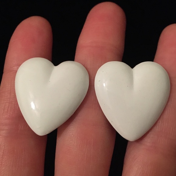 Jewelry - Vintage White Heart Shaped Clip On Earrings - Picture 3 of 6